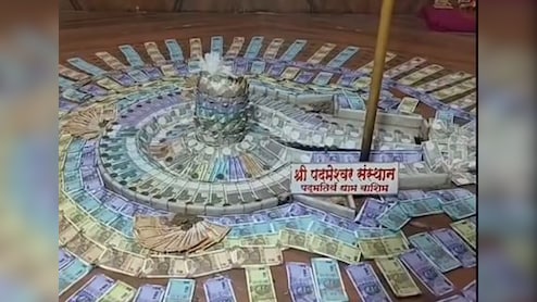 शिवलिंग पर चढ़े 5.51 लाख रुपये, भक्ति और भव्यता का अनूठा संगम