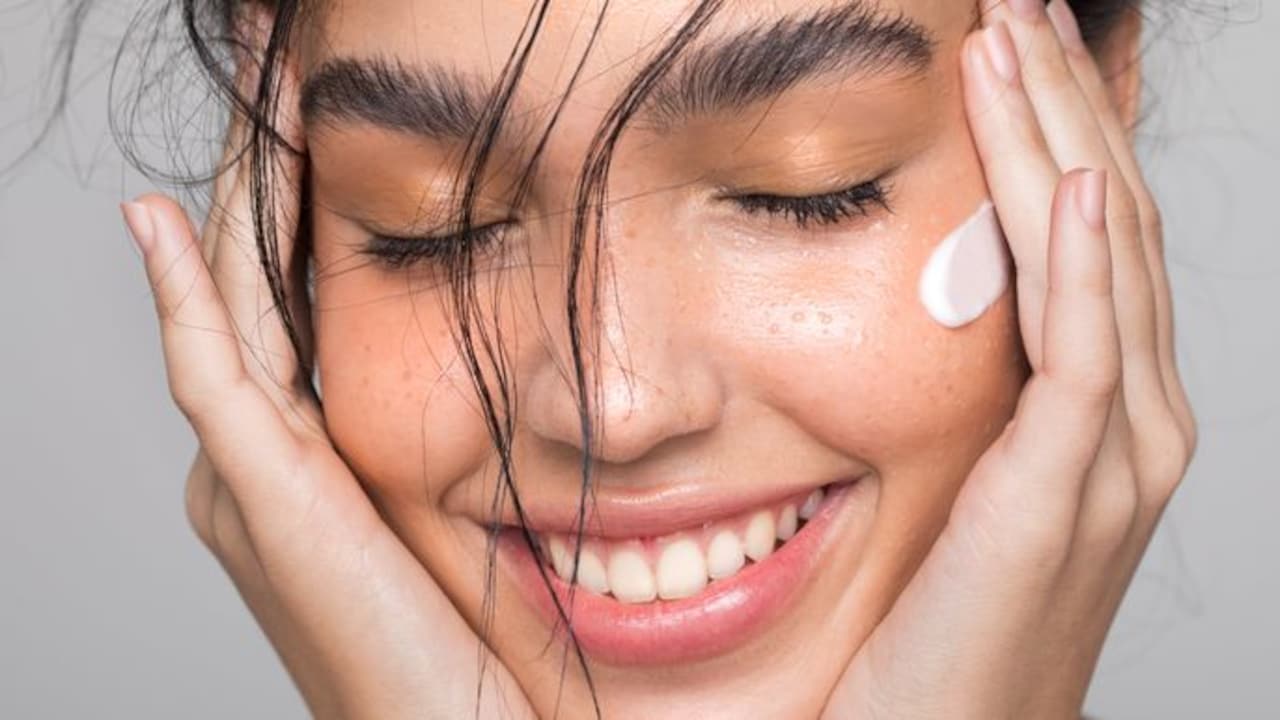 Start Upgrading Your Skincare With Anti-Ageing Serum That Works In India