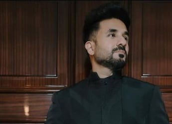 Vir Das Shares His Thoughts On Cheesecake, Calls It A "Selfish Dessert"