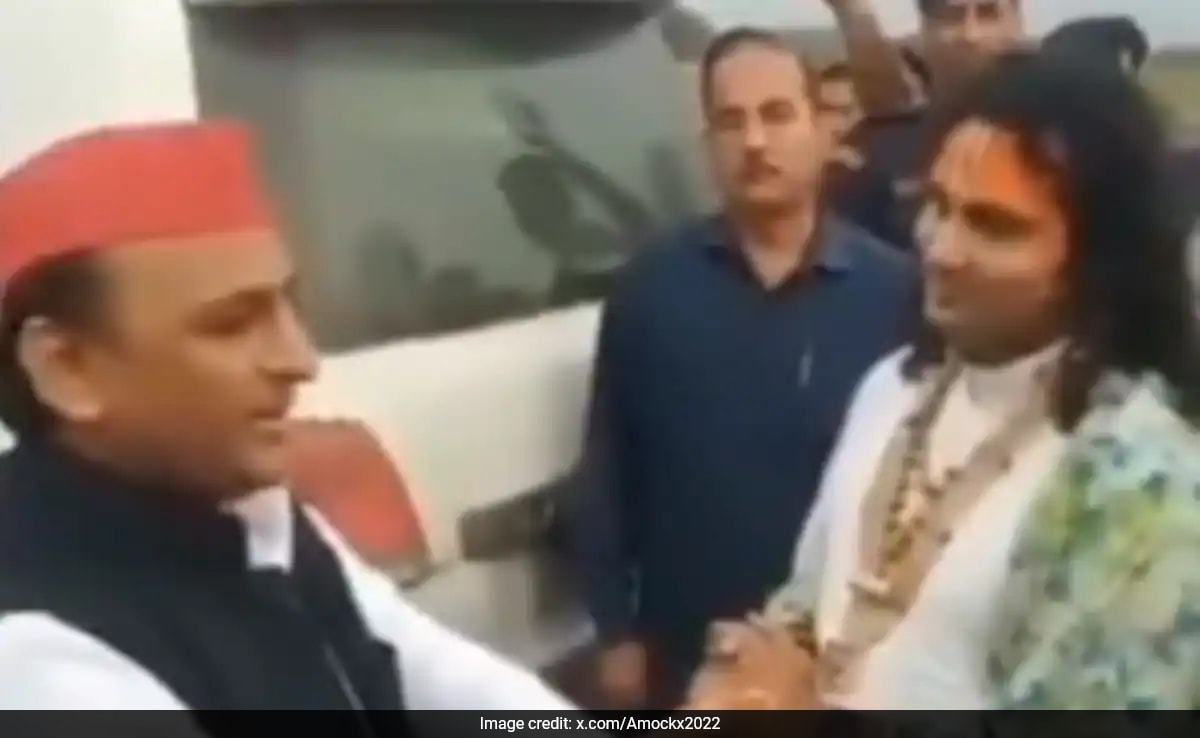 The Akhilesh Yadav-'Radhe Radhe Guruji' Interaction That's Now Gone Viral