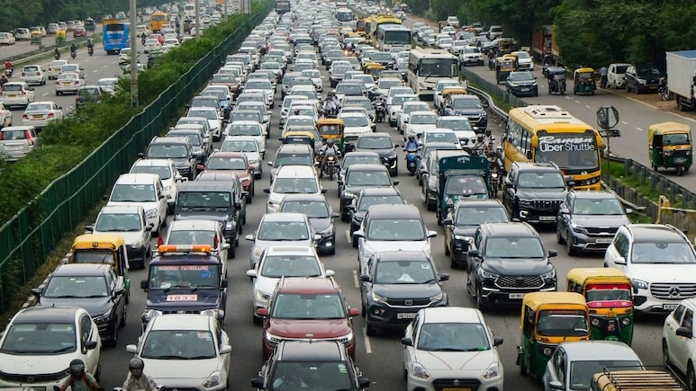 Old Petrol Diesel Vehicles: पुराने पेट्रोल-डीजल वाहनों पर नहीं लगेगी रोक, सुप्रीम कोर्ट ने दी बड़ी राहत