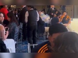 VIDEO: शुभमन गिल किसी और लड़की से कर रहे थे बात, पीछे बैठीं सारा तेंदुलकर का रिएक्शन हुआ वायरल