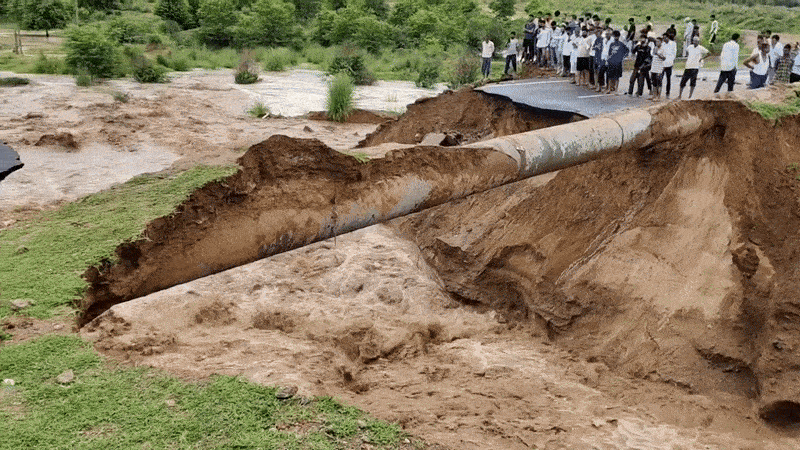 Rajasthan: झुंझुनूं में NH- 52 को जोड़ने वाली सड़क उद्घाटन से पहले ही बही, ग्रामीणों बोले- घटिया सामग्री इस्तेमाल हुई&nbsp;
