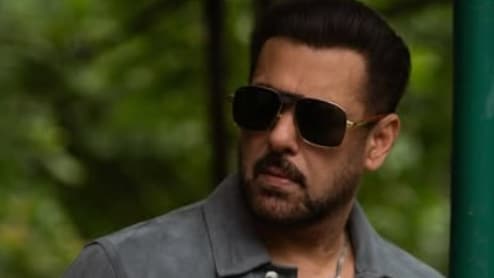 Bigg Boss 19: सलमान खान के शो में होगा टीवी के सुपरस्टार्स का धमाल, मेकर्स ने किया बिग बॉस 19 के लिए अप्रोच