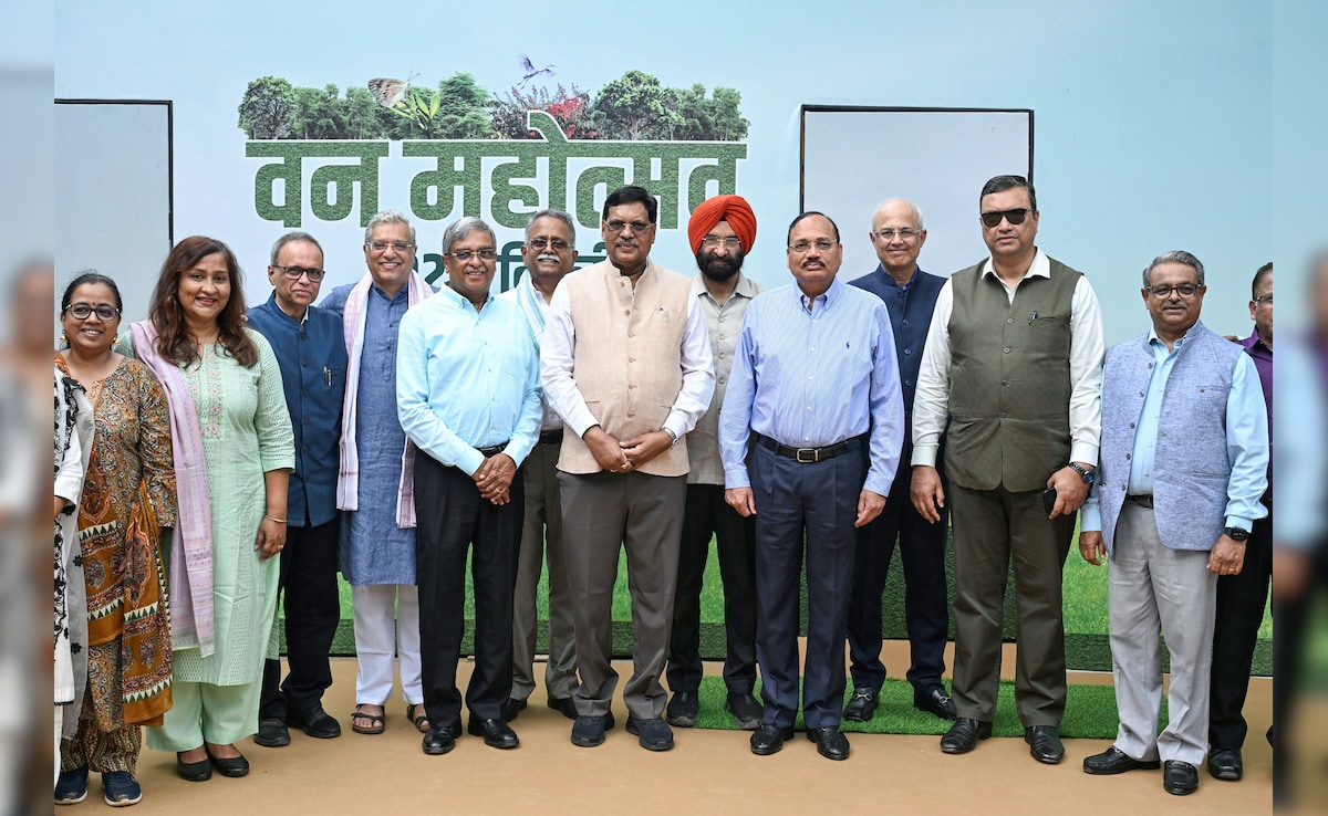 Chief Justice of India in a group picture with Supreme Court Judges Chief Justice of India in a group picture with Supreme Court Judges