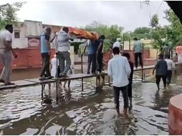 Rajasthan Weather: श्मशान घाट पानी में डूबा, भाजपा नेता ने 2 घंटे में पुल बनाकर निकलवाई अंतिम यात्रा Rajasthan Weather: श्मशान घाट पानी में डूबा, भाजपा नेता ने 2 घंटे में पुल बनाकर निकलवाई अंतिम यात्रा