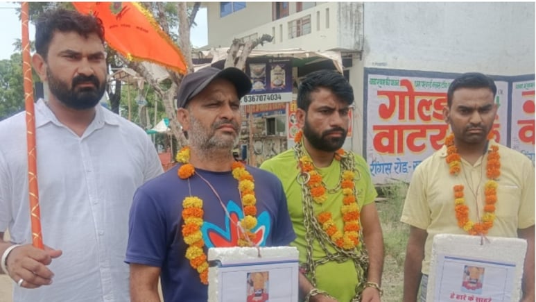 खाटूश्यामजी पहुंचा जंजीरों में जकड़ा किसान, बोला- 'सरकार ने नहीं सुनी..बाबा श्याम ही आखिरी आस' खाटूश्यामजी पहुंचा जंजीरों में जकड़ा किसान, बोला- 'सरकार ने नहीं सुनी..बाबा श्याम ही आखिरी आस'