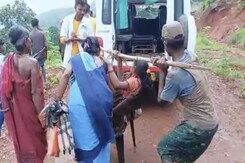 Video: Pregnant Odisha Woman Carried 10 km On Shoulders Due To Bad Roads Video: Pregnant Odisha Woman Carried 10 km On Shoulders Due To Bad Roads