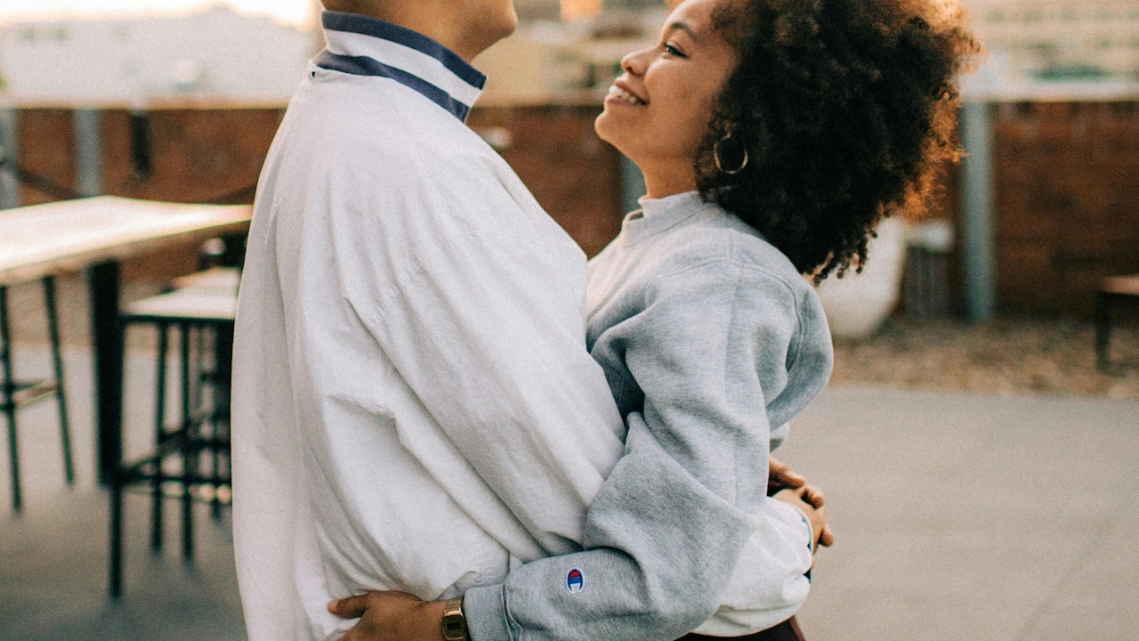 From hugs to heartfelt kisses, this Girlfriends Day, its all about love and deeper feelings.