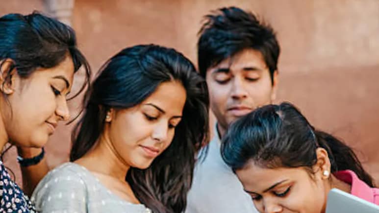 करियर बनाने के लिए भारतीय छात्र ढूंढ रहे हैं ऐसे ऑप्शन, रिपोर्ट में हुआ खुलासा