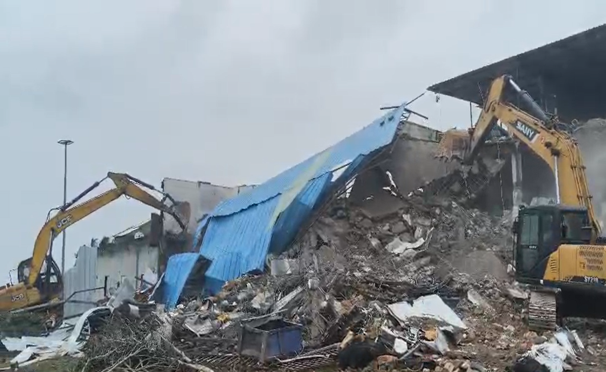 Bulldozer Action: भोपाल में "मछली" परिवार के अवैध निर्माण पर गरजा बुलडोजर, जानिए क्यों सख्त हुआ प्रशासन