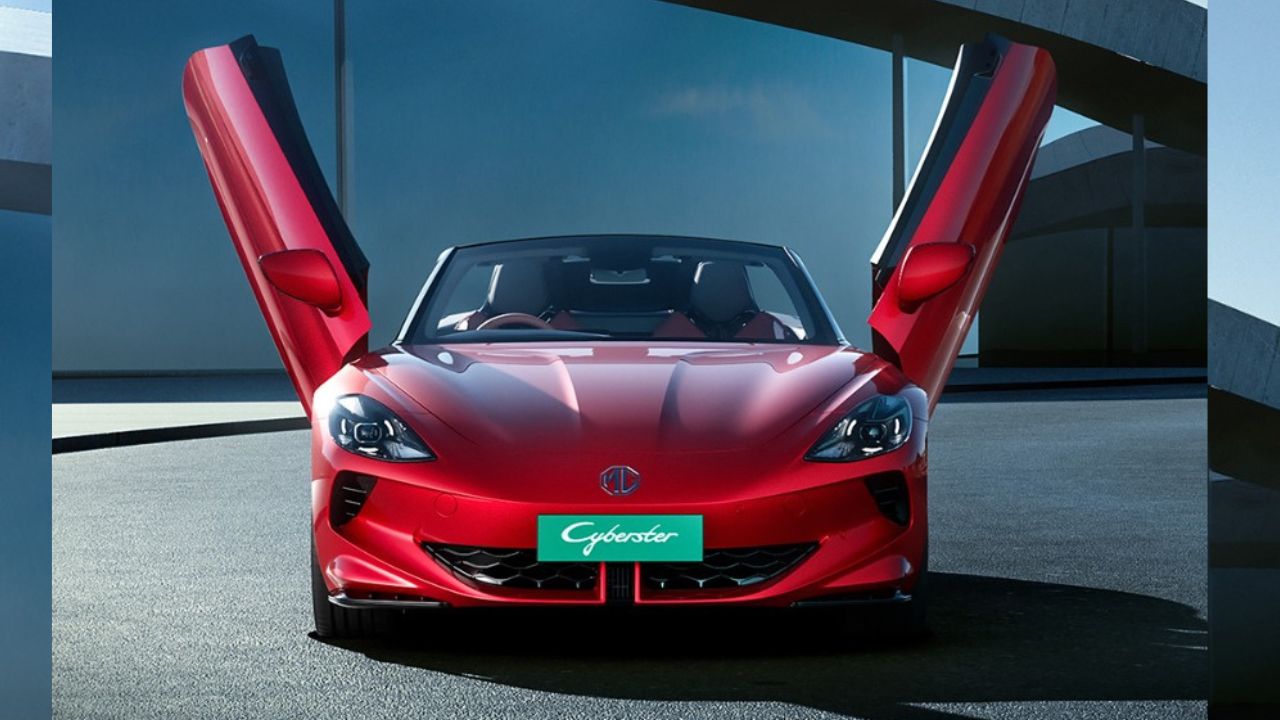 MG Motor ने भारत में लॉन्च की इलेक्ट्रिक स्पोर्ट्स कार Cyberster, 200 kmph की टॉप स्पीड 