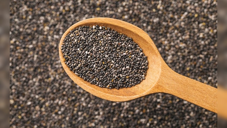 Chia Seeds Benefits: चिया सीड्स खाण्याची योग्य वेळ, सकाळी की संध्याकाळी? शरीराला मिळतील मोठे फायदे Chia Seeds Benefits: चिया सीड्स खाण्याची योग्य वेळ, सकाळी की संध्याकाळी? शरीराला मिळतील मोठे फायदे