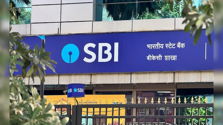 SBI ने जोर का झटका धीरे से दिया! लोन हुआ सस्‍ता पर FD पर कम मिलेगा ब्‍याज, ताजा रेट जान लीजिए 