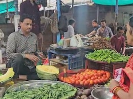 Vegetable price Hike: महंगी सब्जियों ने बिगाड़ा किचन का बजट, बैंगन 100 रुपये पार तो टमाटर के दाम लोगों के चेहरे कर रहे लाल Vegetable price Hike: महंगी सब्जियों ने बिगाड़ा किचन का बजट, बैंगन 100 रुपये पार तो टमाटर के दाम लोगों के चेहरे कर रहे लाल