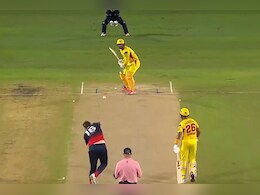 6, 6, 6, 2, 2, 6, येलो जर्सी में अफ्रीकी बल्लेबाज ने मचाया कोहराम, 9 गेंदों में ठोक दिए नाबाद 37 रन, VIDEO 6, 6, 6, 2, 2, 6, येलो जर्सी में अफ्रीकी बल्लेबाज ने मचाया कोहराम, 9 गेंदों में ठोक दिए नाबाद 37 रन, VIDEO