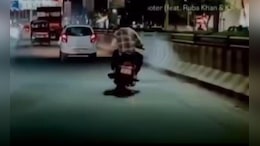 रील बनाने के चक्कर में सड़क पर स्टंट, मोटरसाइकिल सहित चढ़ा पुलिस के हत्थे