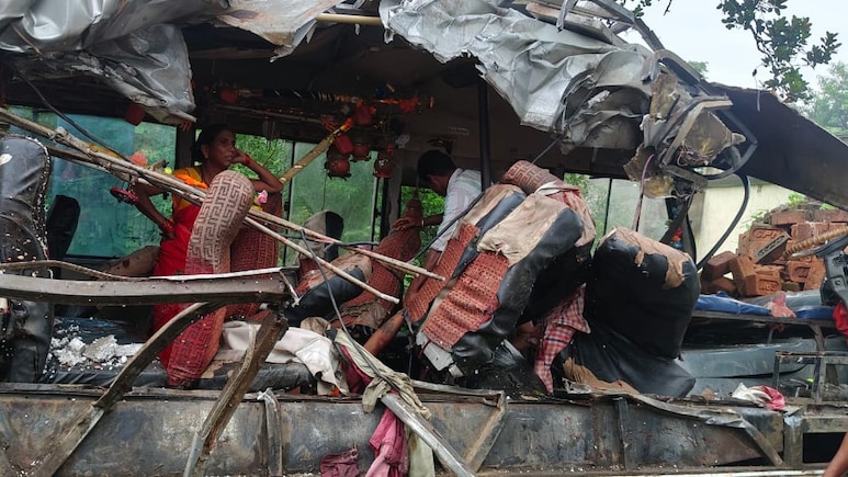 झारखंड के देवघर में बड़ा सड़क हादसा, कांवड़ियों समेत 5 की मौत कई अन्य घायल झारखंड के देवघर में बड़ा सड़क हादसा, कांवड़ियों समेत 5 की मौत कई अन्य घायल