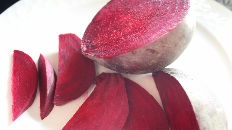 Beetroot Side Effects: चुकंदर किसे नहीं खाना चाहिए? ये 4 लोग बना लें दूरी, नहीं तो पड़ सकता है महंगा