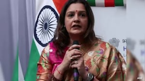 IndiGo Crisis | 'Terrible Decision': Priyanka Chaturvedi Slams DGCA for Withdrawing Pilots' Roster Rule