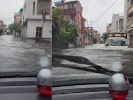 गुरुग्राम की गलियों में भरा इतना पानी, शख्स ने कार को बना दिया जहाज, वायरल Video देख आप भी लेना चाहेंगे राइड! गुरुग्राम की गलियों में भरा इतना पानी, शख्स ने कार को बना दिया जहाज, वायरल Video देख आप भी लेना चाहेंगे राइड!