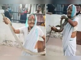 70 साल की उम्र में खौफनाक कारनामा, 'शेरदिल दादी' ने 8 फीट लंबे सांप को पकड़कर गले में टांगा