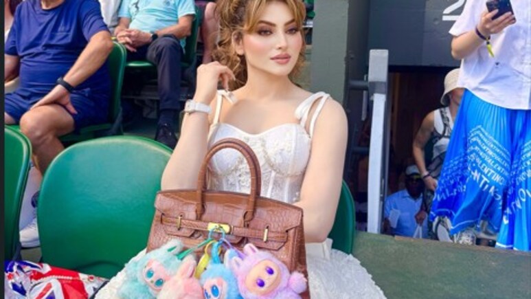 क्या है Labubu trend, सेलेब्स भी हो रहे हैं जिसके दीवाने, Keychain, Doll, Outfit सब पर चढ़ा है इस ट्रेंड का रंग क्या है Labubu trend, सेलेब्स भी हो रहे हैं जिसके दीवाने, Keychain, Doll, Outfit सब पर चढ़ा है इस ट्रेंड का रंग