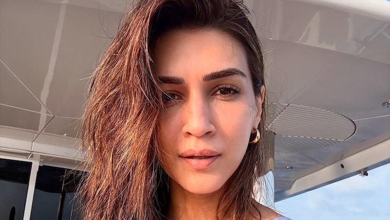 Kriti Sanon Enjoys Breezy Boat Ride And Stunning Sunset On Vacation
