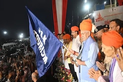 J&K Governor Flags Off 1st Amarnath Yatra Batch Amid Tight Security J&K Governor Flags Off 1st Amarnath Yatra Batch Amid Tight Security