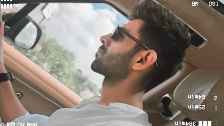 बारिश के मौसम में नवलगढ़ से कार ड्राइव कर रामबाग पहुंचे कार्तिक आर्यन, एक झलक पाने के लिए उमड़े फैंस