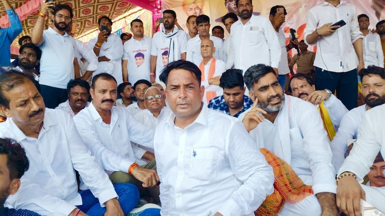 Naresh Meena: जेल से बाहर आते ही बुरे फंसे नरेश मीणा! गुर्जरों को बता दिया गद्दार, FIR दर्ज Naresh Meena: जेल से बाहर आते ही बुरे फंसे नरेश मीणा! गुर्जरों को बता दिया गद्दार, FIR दर्ज