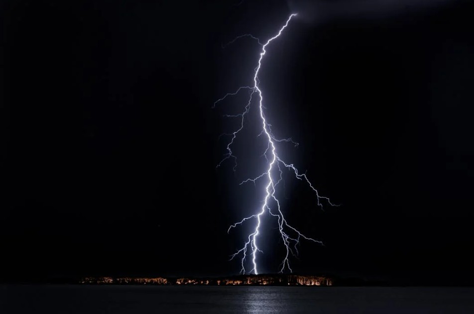 892 Kilometres Megaflash Sets New World Record For Longest Lightning Strike