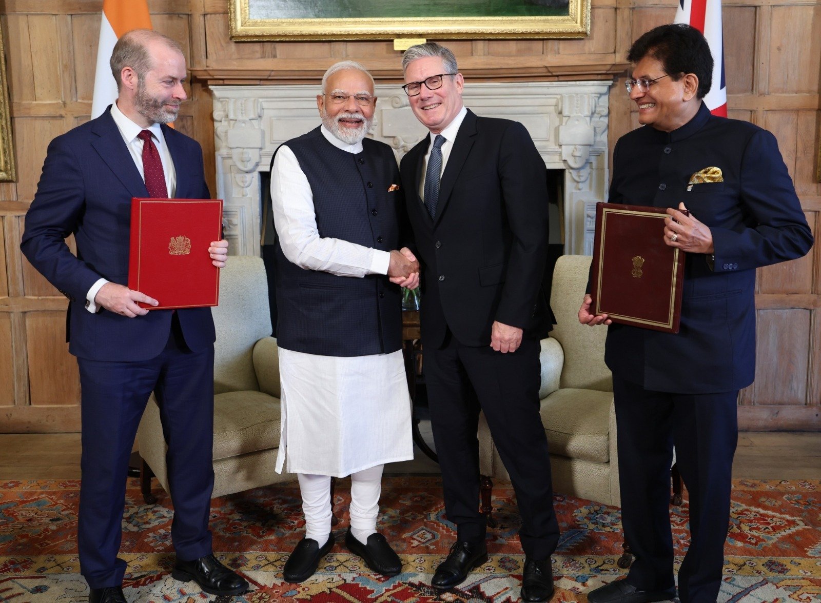 पीएम नरेंद्र मोदी की यूके यात्रा के दौरान दोनों देशों में फ्री ट्रेड एग्रीमेंट किया. पीएम नरेंद्र मोदी की यूके यात्रा के दौरान दोनों देशों में फ्री ट्रेड एग्रीमेंट किया.