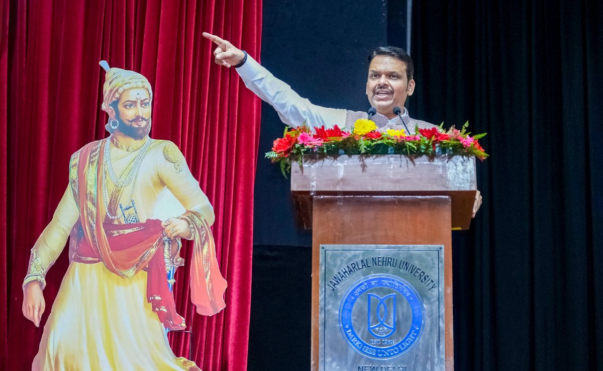 विवादास्पद बयान बर्दाश्त नहीं किए जाएंगे: देवेंद्र फडणवीस ने मंत्रियों को दी चेतावनी