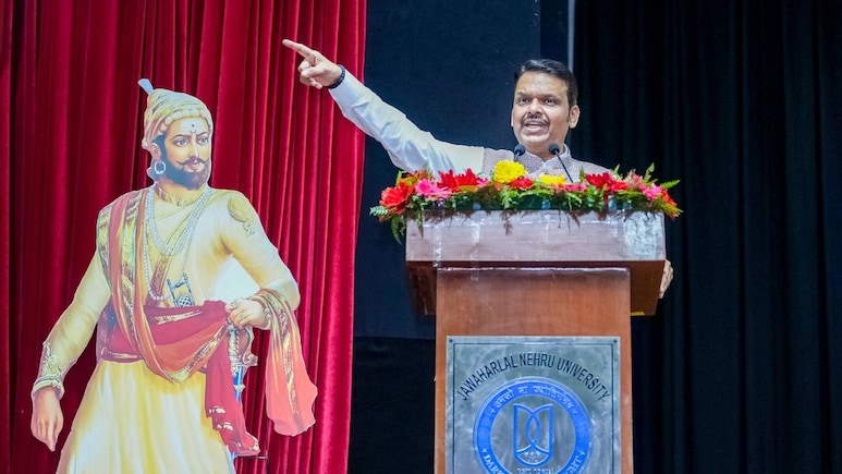 विवादास्पद बयान बर्दाश्त नहीं किए जाएंगे: देवेंद्र फडणवीस ने मंत्रियों को दी चेतावनी