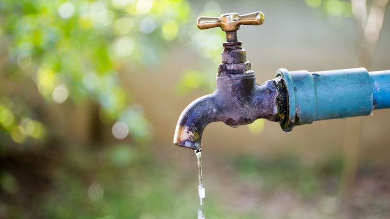 Pune News : धरणे तुडुंब मात्र कोथरूड 4 दिवस कोरडेठाक, आंघोळीचे वांदे झाल्याने विद्यार्थ्यांच्या शाळेला दांड्या