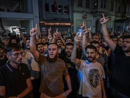 'Remember Charlie Hebdo!' Protesters Seethe At Istanbul Magazine 'Remember Charlie Hebdo!' Protesters Seethe At Istanbul Magazine
