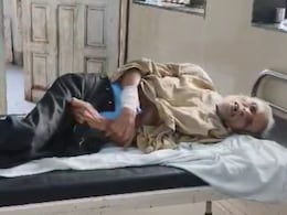 Dombivli : NDTV मराठीचा इम्पॅक्ट! मुलानं वाऱ्यावर सोडलेल्या वृद्धाला मिळाला आधार Dombivli : NDTV मराठीचा इम्पॅक्ट! मुलानं वाऱ्यावर सोडलेल्या वृद्धाला मिळाला आधार