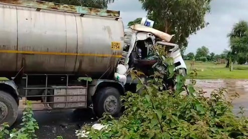 ट्रेलर-टैंकर की भिड़ंत के बाद ज्वलनशील केमिकल के रिसाव से मची अफरा-तफरी, जयपुर-आगरा हाईवे पर लगा जाम