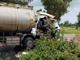ट्रेलर-टैंकर की भिड़ंत के बाद ज्वलनशील केमिकल के रिसाव से मची अफरा-तफरी, जयपुर-आगरा हाईवे पर लगा जाम ट्रेलर-टैंकर की भिड़ंत के बाद ज्वलनशील केमिकल के रिसाव से मची अफरा-तफरी, जयपुर-आगरा हाईवे पर लगा जाम