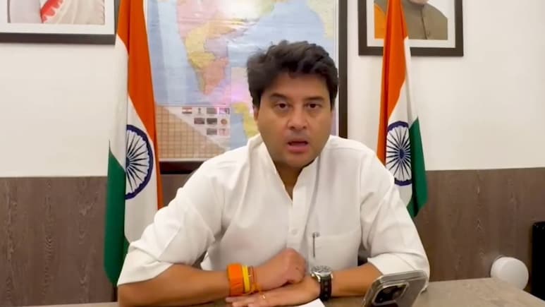 अशोकनगर समेत इन जिलों में बाढ़ जैसे हालात, सिंधिया ने कलेक्टर के साथ की वर्चुअल बैठक, दिए सख्त निर्देश अशोकनगर समेत इन जिलों में बाढ़ जैसे हालात, सिंधिया ने कलेक्टर के साथ की वर्चुअल बैठक, दिए सख्त निर्देश