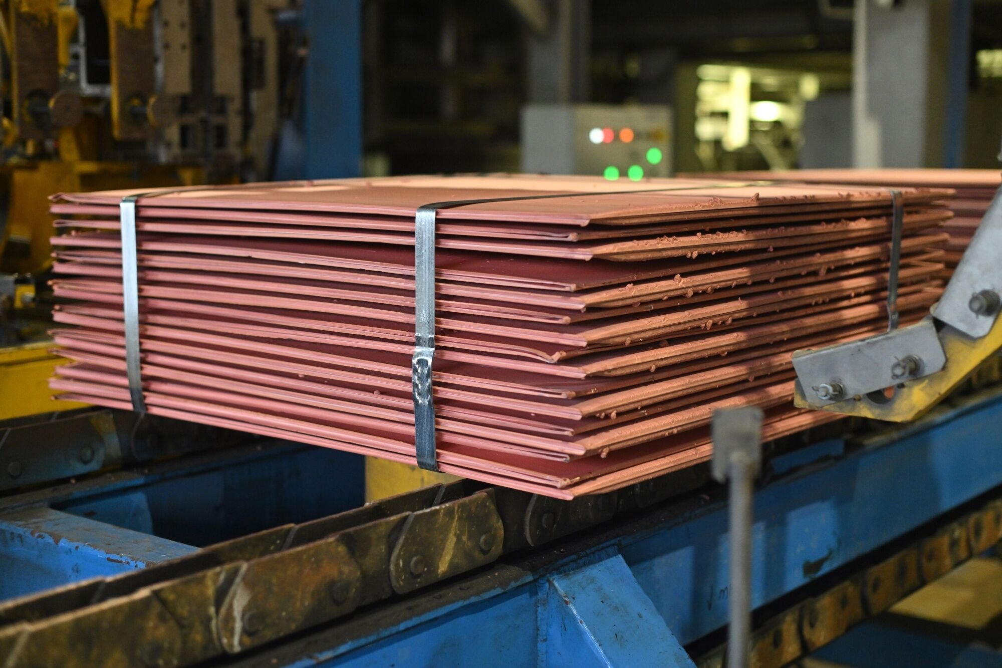 Copper Prices Edge Higher As Dollar Weakens And US Tariff Looms