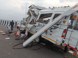 Rajasthan: ट्रैवलर की ट्रक से भीषण टक्कर, हादसे में 2 सगे भाईयों समेत 4 की मौत, सगाई समारोह से लौट रहा था परिवार Rajasthan: ट्रैवलर की ट्रक से भीषण टक्कर, हादसे में 2 सगे भाईयों समेत 4 की मौत, सगाई समारोह से लौट रहा था परिवार