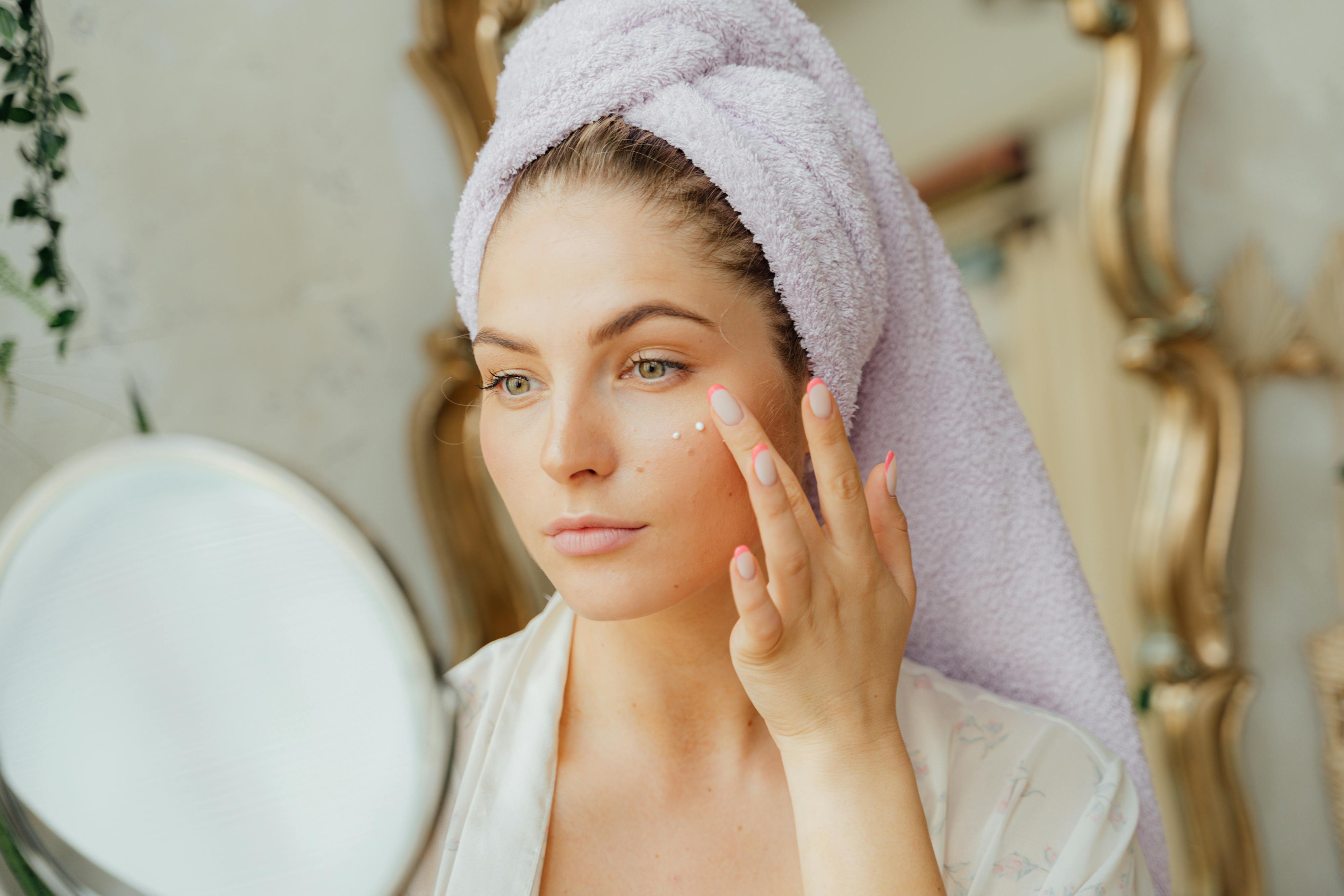 अब हर सुबह मिलेगी Refresh और Young Skin! आज से ही लगाना शुरू कर दें ये Budget-Friendly Night Creams अब हर सुबह मिलेगी Refresh और Young Skin! आज से ही लगाना शुरू कर दें ये Budget-Friendly Night Creams