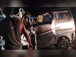 मथुरा: यमुना एक्सप्रेस वे पर बड़ा हादसा, तेज रफ्तार ईको और ट्रक की टक्कर में 6 लोगों की मौत मथुरा: यमुना एक्सप्रेस वे पर बड़ा हादसा, तेज रफ्तार ईको और ट्रक की टक्कर में 6 लोगों की मौत
