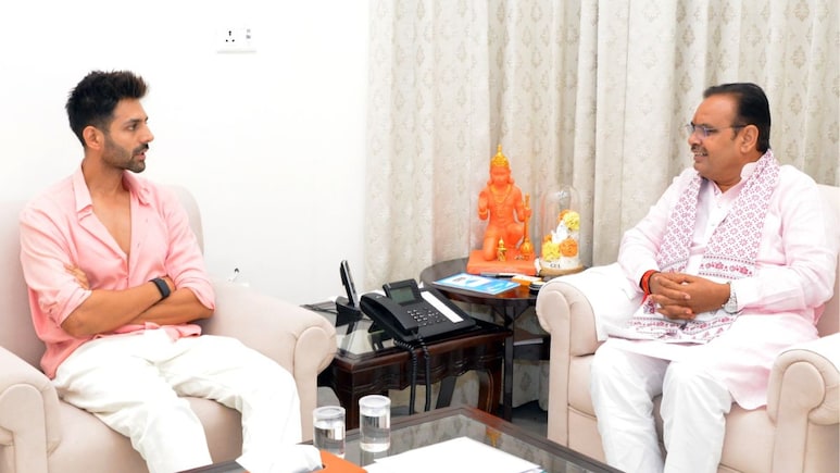 अभिनेता कार्तिक आर्यन ने की सीएम भजनलाल शर्मा से मुलाकात, जानें किस मुद्दे पर हुई चर्चा अभिनेता कार्तिक आर्यन ने की सीएम भजनलाल शर्मा से मुलाकात, जानें किस मुद्दे पर हुई चर्चा