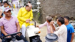 Rajasthan: कोटा के गांवों में बाढ़ के हालात, स्पीकर ओम बिरला ने ट्रैक्टर से किया दौरा, अधिकारियों को दिए राहत के निर्देश&nbsp;