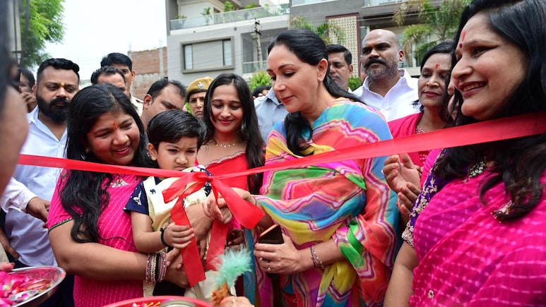 Rajasthan: तीज मेला 2025 का शानदार आगाज, उपमुख्यमंत्री दिया कुमारी ने किया उद्घाटन Rajasthan: तीज मेला 2025 का शानदार आगाज, उपमुख्यमंत्री दिया कुमारी ने किया उद्घाटन