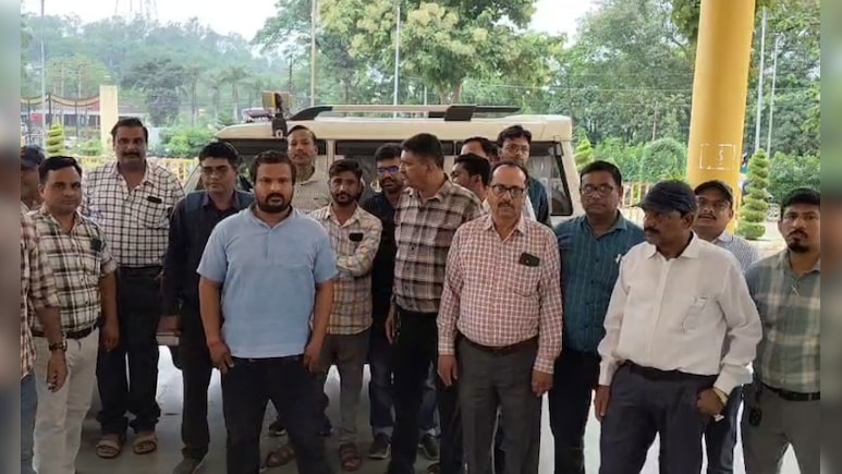 सागर में ग्रामीण सड़क विकास प्राधिकरण के GM पर अभद्रता का आरोप, महिला कर्मचारी बोलीं- करते हैं गाली-गलौज