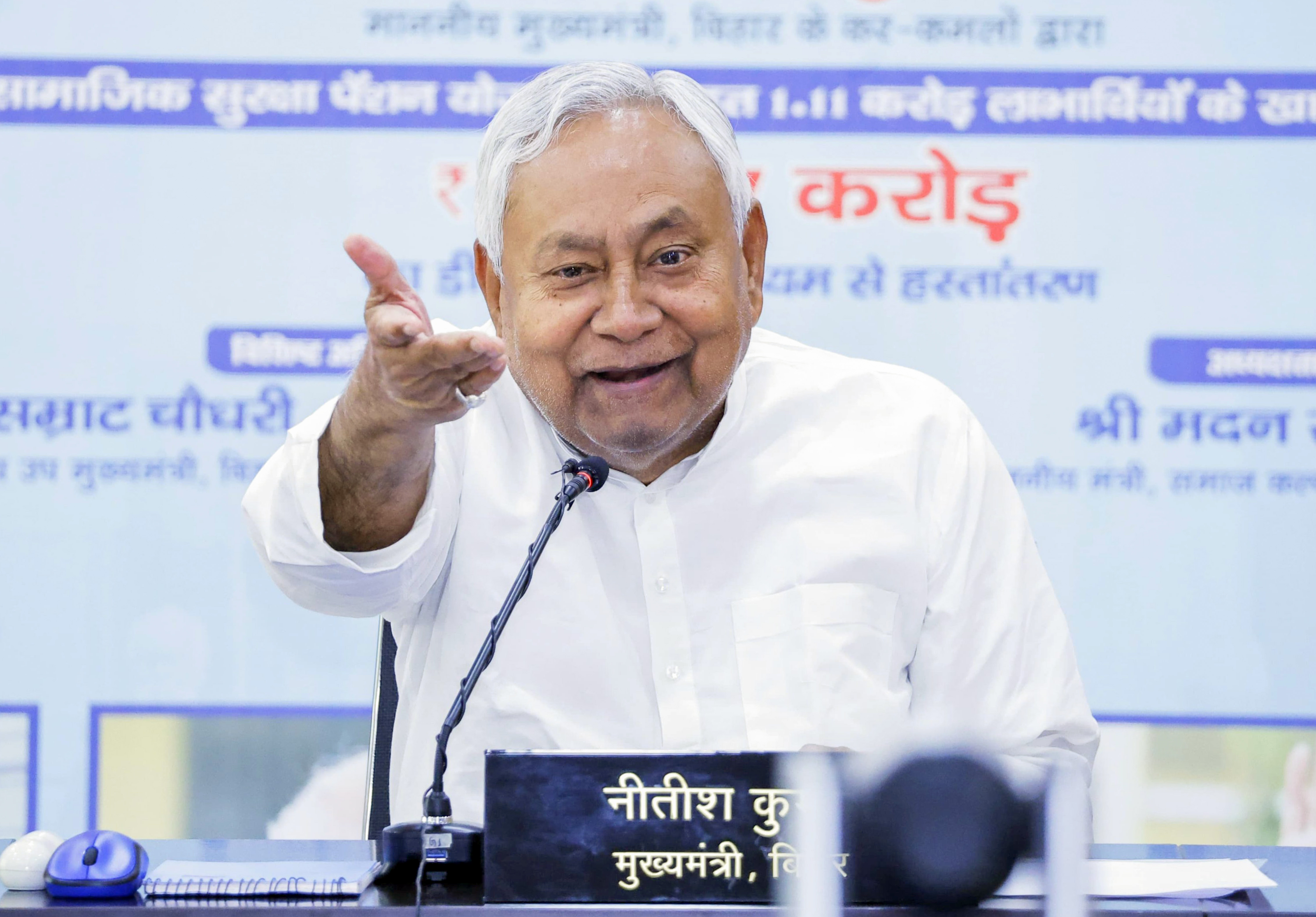 मुफ्त बिजली, शिक्षक भर्ती, 1 करोड़ नौकरियां... सियासी बयार में नीतीश के चुनावी मास्टरस्ट्रोक में कितनी धार?